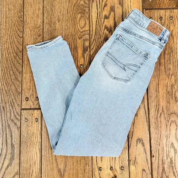 American Eagle Outfitters Mom Jeans - size 2 - Picture 2 of 4